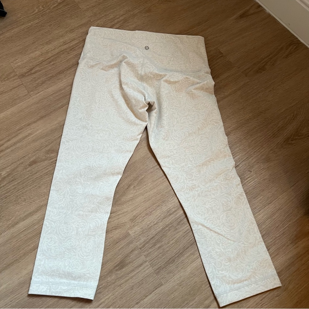 lululemon athletica Off-White Patterned cropped Leggings